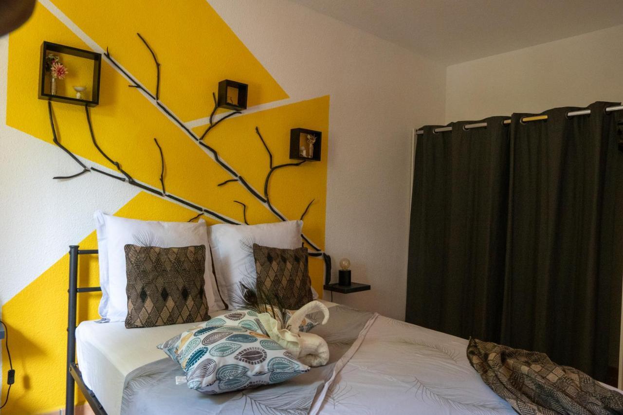 L'Ile Au Paon - Appartement T2 Avec Piscine Et Parking Les Abymes Exteriör bild