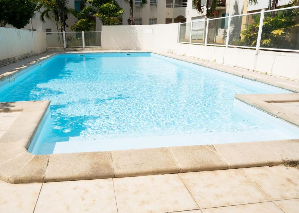 L'Ile Au Paon - Appartement T2 Avec Piscine Et Parking Les Abymes Exteriör bild